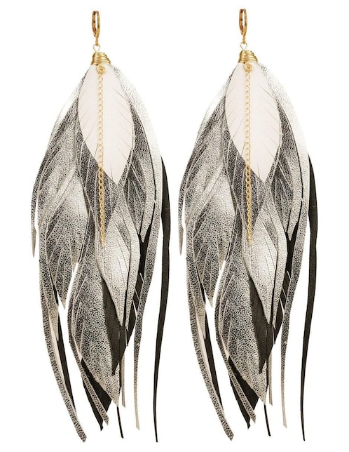 Aretes Largos de pluma Vangania de piel con acabado baño de oro 18k