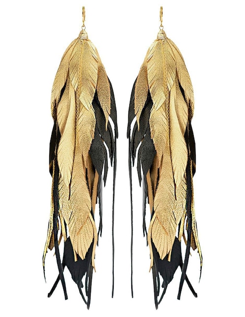 Aretes largos de pluma Vangania de piel con acabado baño de oro 18k