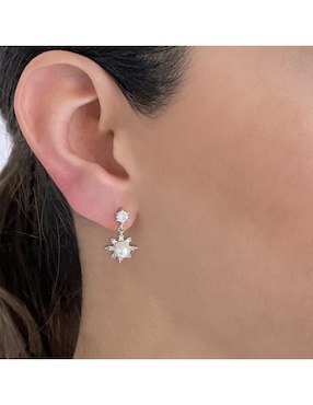 Aretes de estrella Malia Joyería con acabado baño rodio zirconia