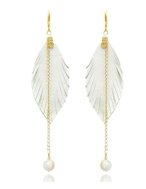 Set de aretes pluma Vangania con acabado Baño de Oro Perla