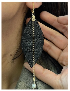 Set de aretes de pluma Vanganiad con acabado Baño de Oro Perla