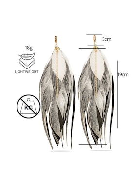 Aretes largos de pluma Vangania de piel con acabado baño de oro 18k
