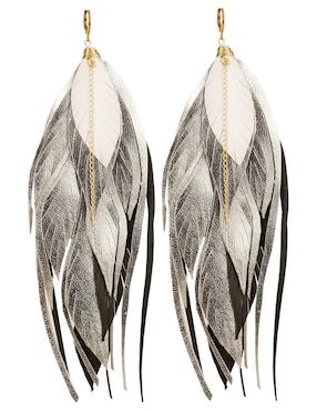 Aretes Largos de pluma Vangania de piel con acabado baño de oro 18k