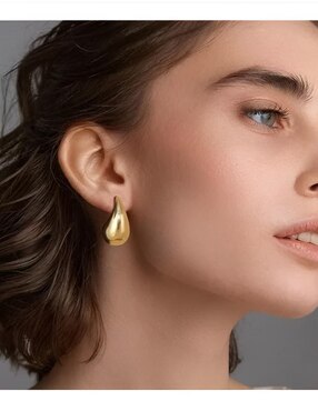 Aretes cortos de gota Xtellar con acabado brillante