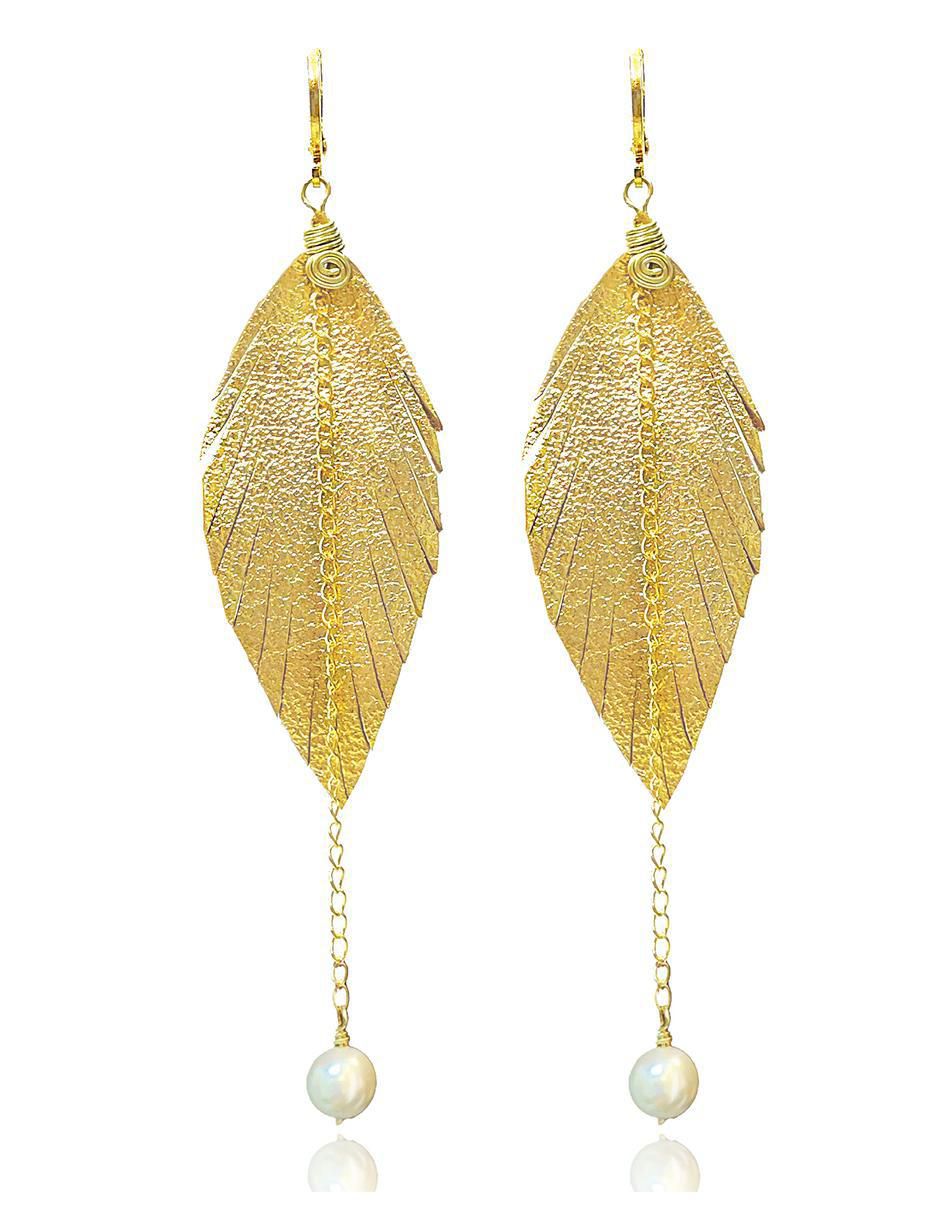 Set de aretes de pluma con acabado baño de oro perla Set de aretes de pluma con acabado baño de oro perla