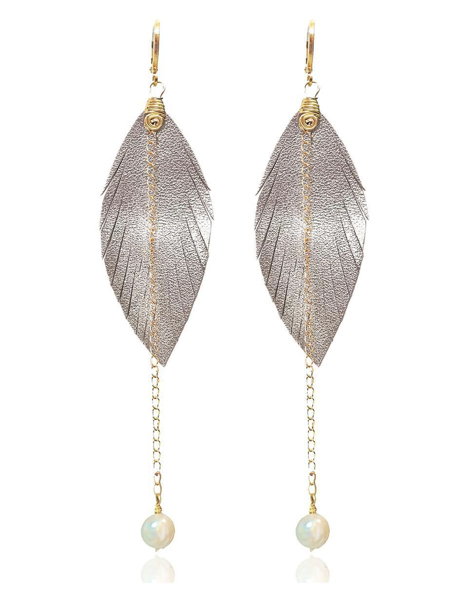 Set de aretes de pluma con acabado Baño de Oro Perla