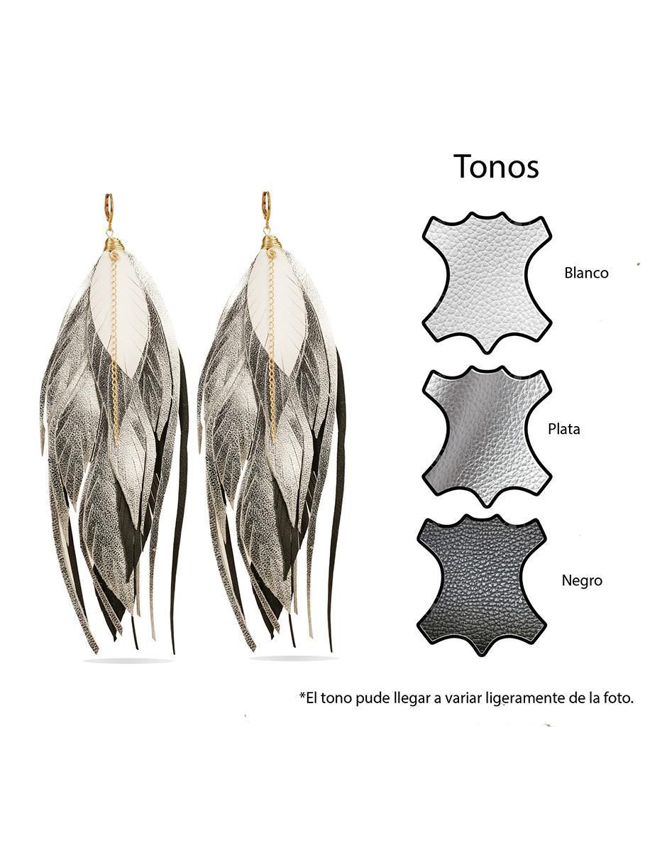 Aretes largos de pluma de piel con acabado baño de oro 18k 4