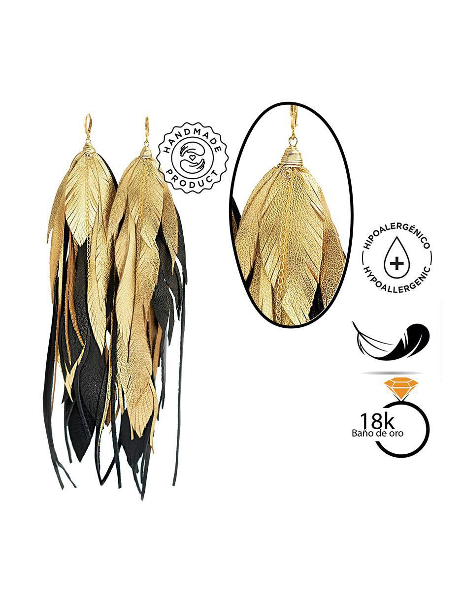 Aretes largos de pluma de piel con acabado baño de oro 18k 4