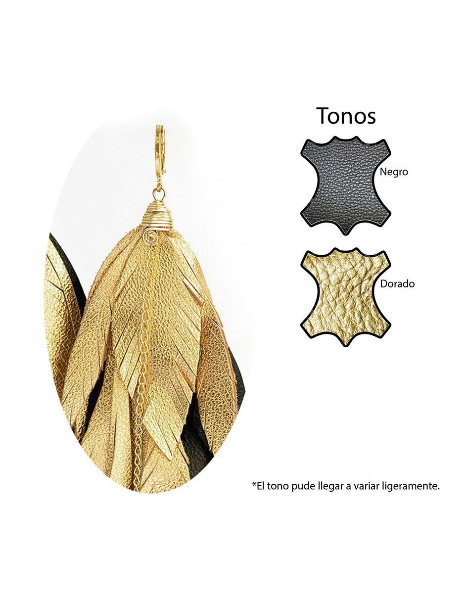 Aretes largos de pluma de piel con acabado baño de oro 18k 5