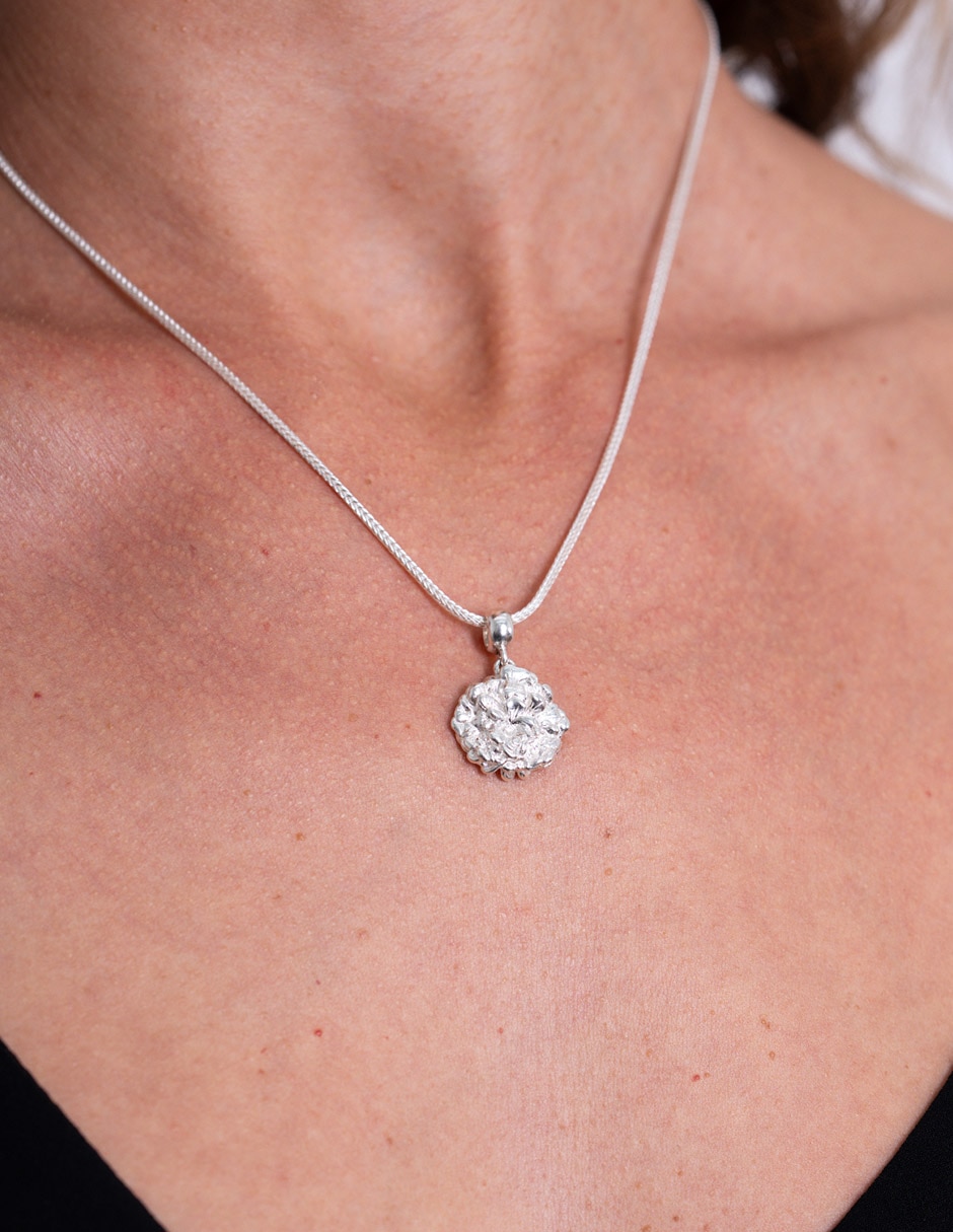 Charm de flor cempasúchil de plata P 925 2