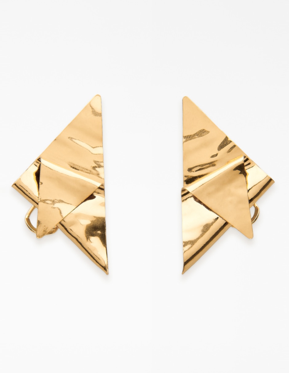 Aretes cortos triangulares