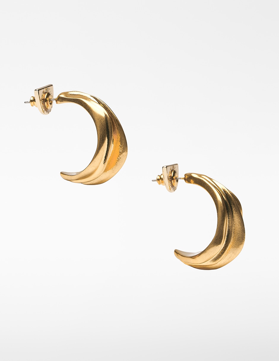 Aretes cortos de media luna con acabado brillante 4