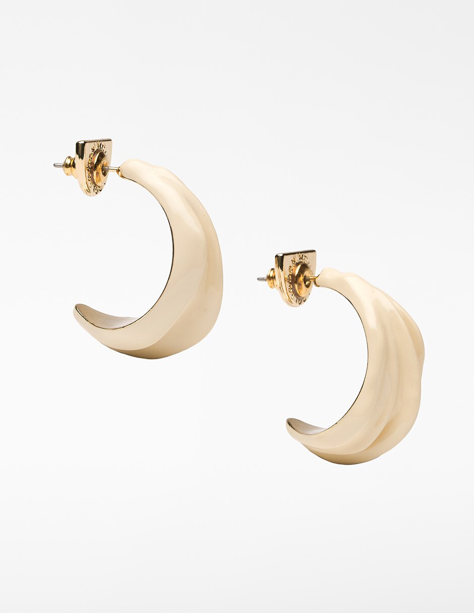 Aretes cortos de media luna 4