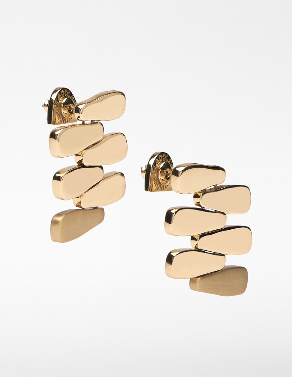 Aretes cortos con acabado brillante