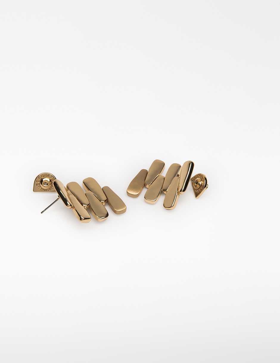 Aretes cortos con acabado brillante 3