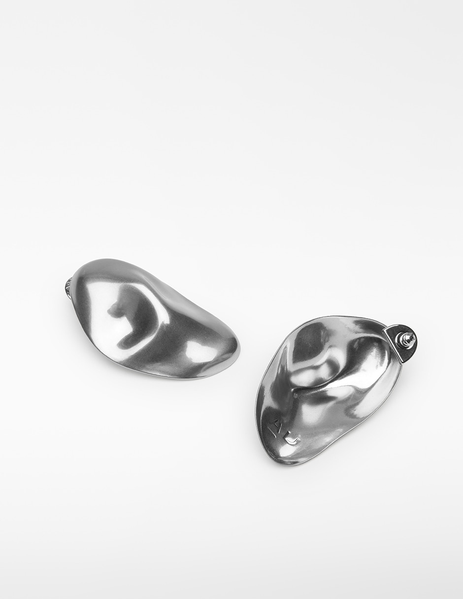 Aretes largos con acabado brillante 2