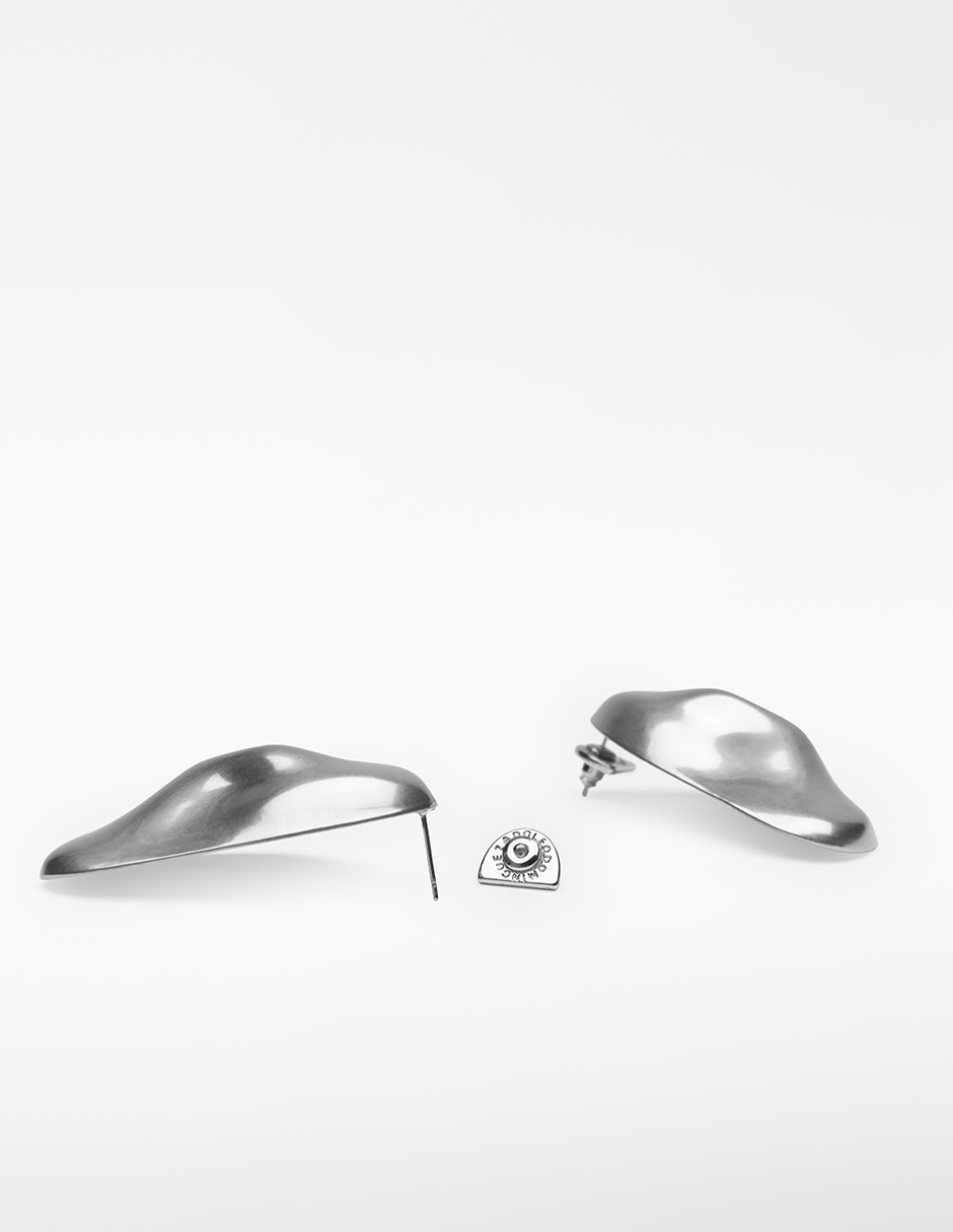 Aretes largos con acabado brillante 3