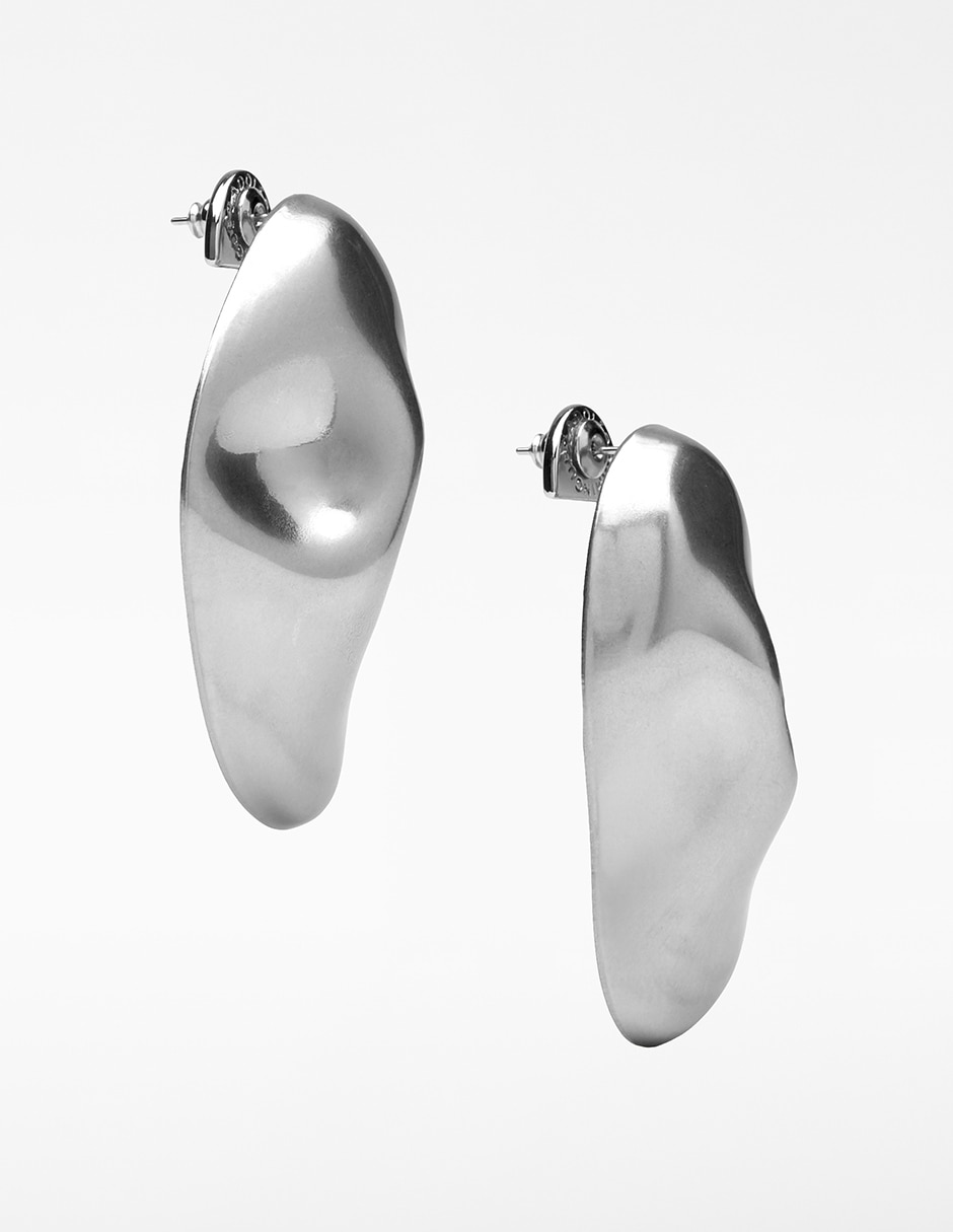 Aretes largos con acabado brillante 4
