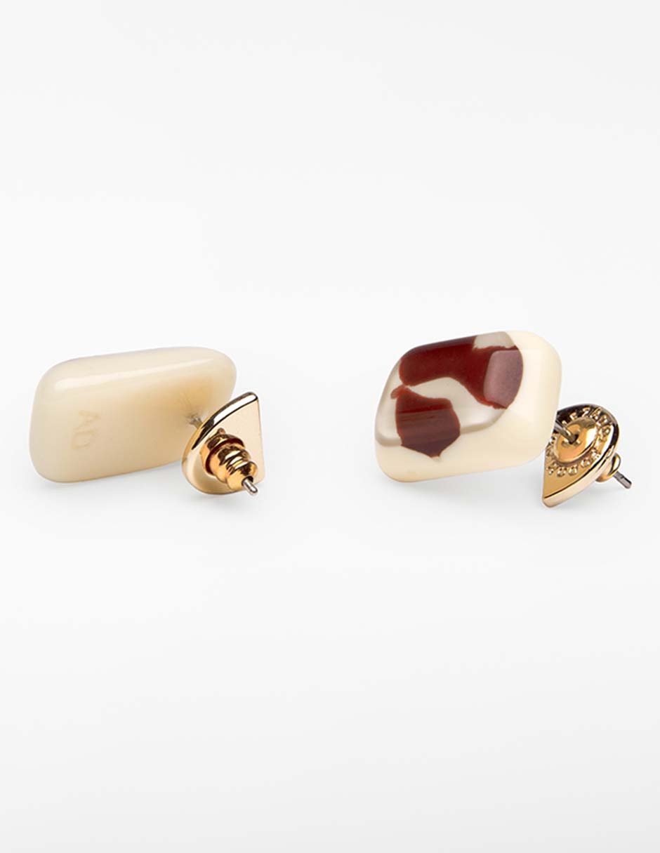 Aretes cortos con acabado liso 3